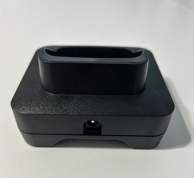 Одинарний зарядний пристрій Motorola PMPN4527A IMPRES 2 оригінал для радіостанцій Motorola в комплекті з оригінальним блоком живлення Motorola PS000037A01 EU 14-16v